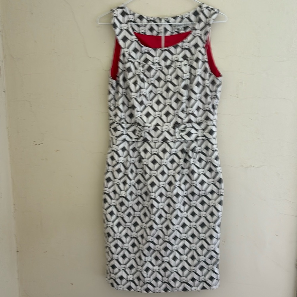 Robbie Bee sleeveless dress size 4 grey & white pattern